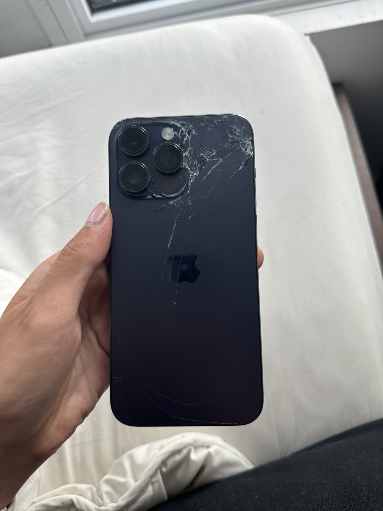 iPhone 14 Pro Max - photo 2