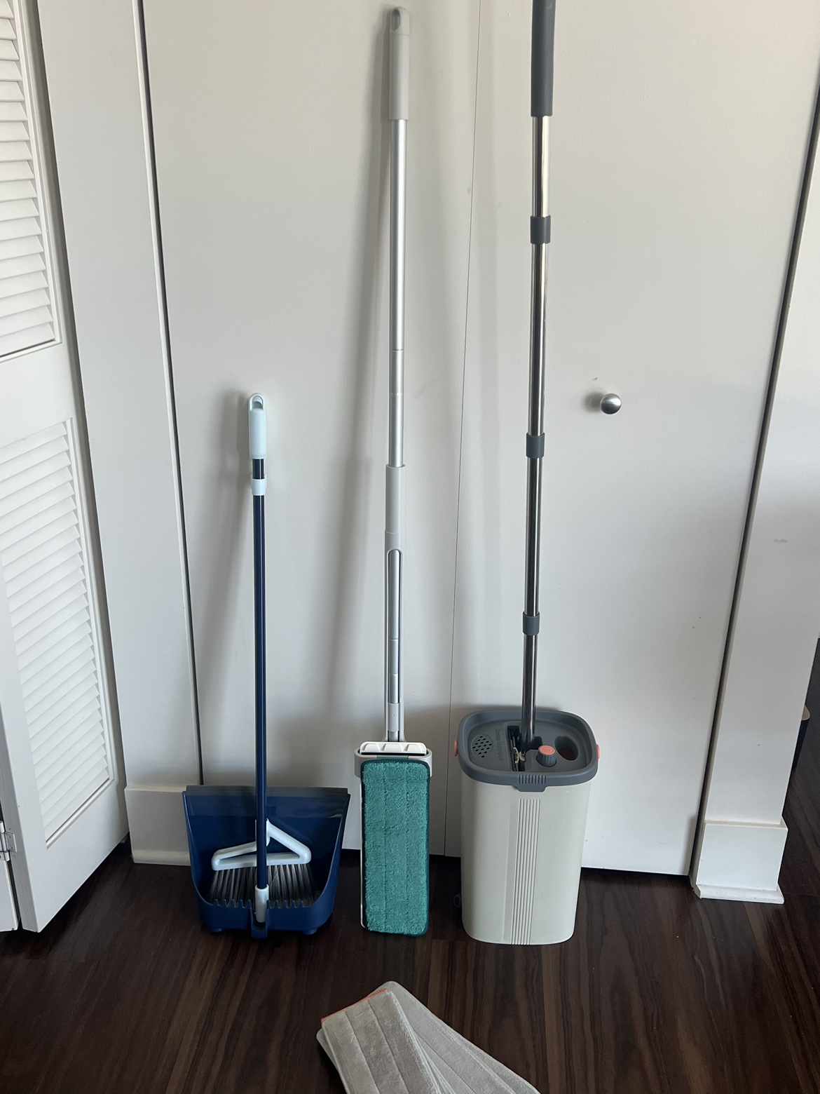 Mops and brooms with dust pan - photo 2
