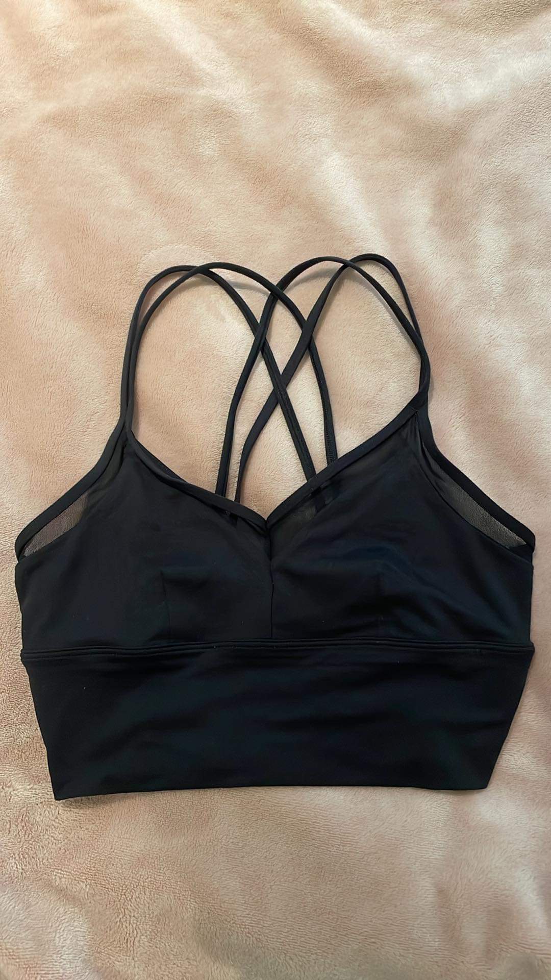 Alo sports bra thumbnail