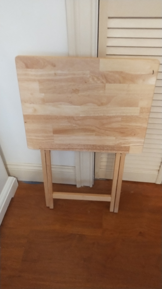 Sturdy folding wooden TV table... top measures 19x14.5 inches - photo 2