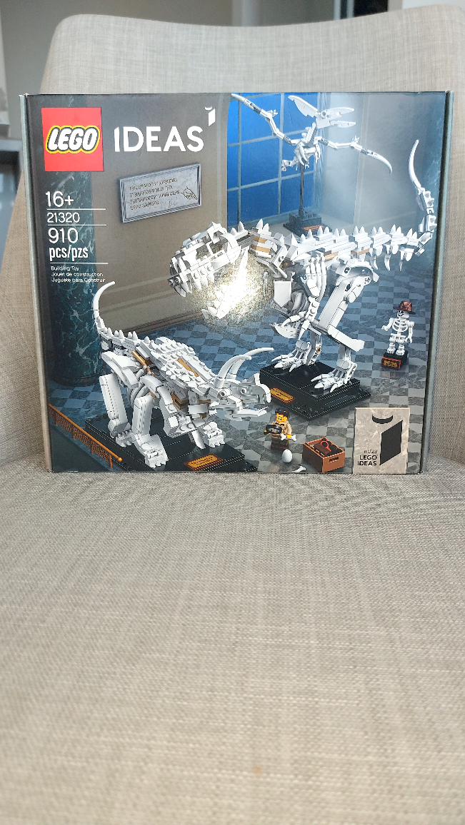 Brand NEW LEGO dinosaur fossils 21320 910 pcs thumbnail