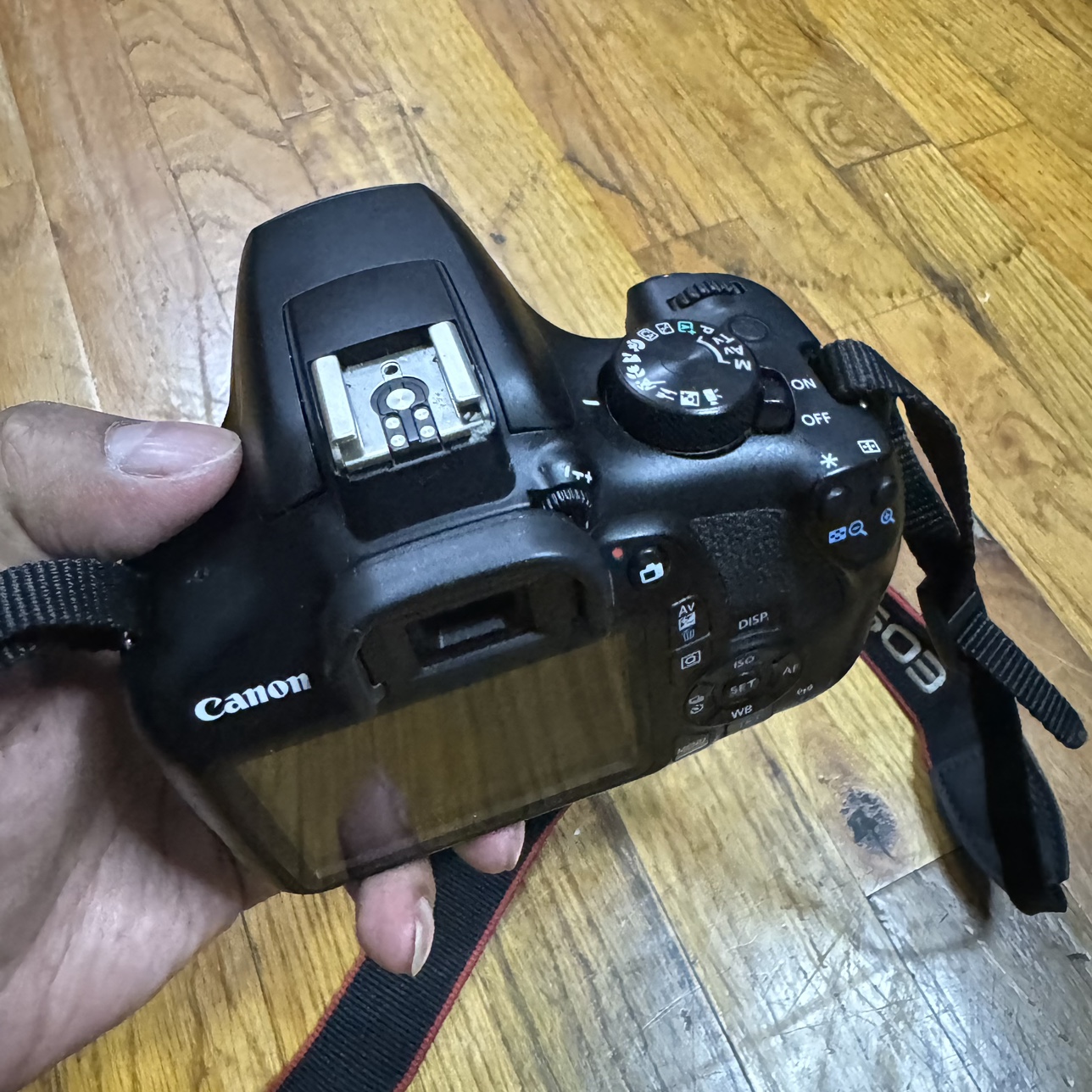 Canon t6 body and charger only - photo 2
