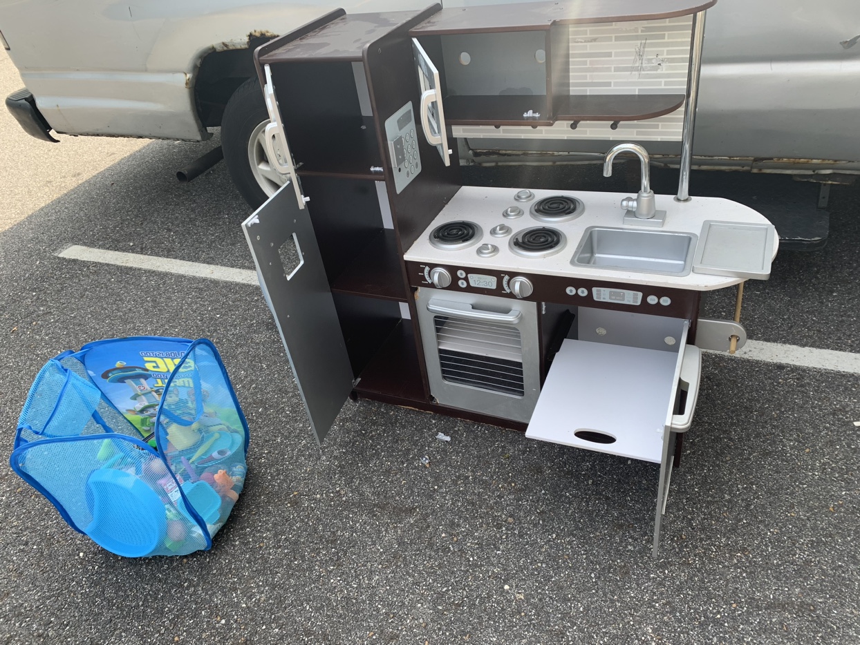 Kidcraft Large brown play kitchen with toy food b - photo 2