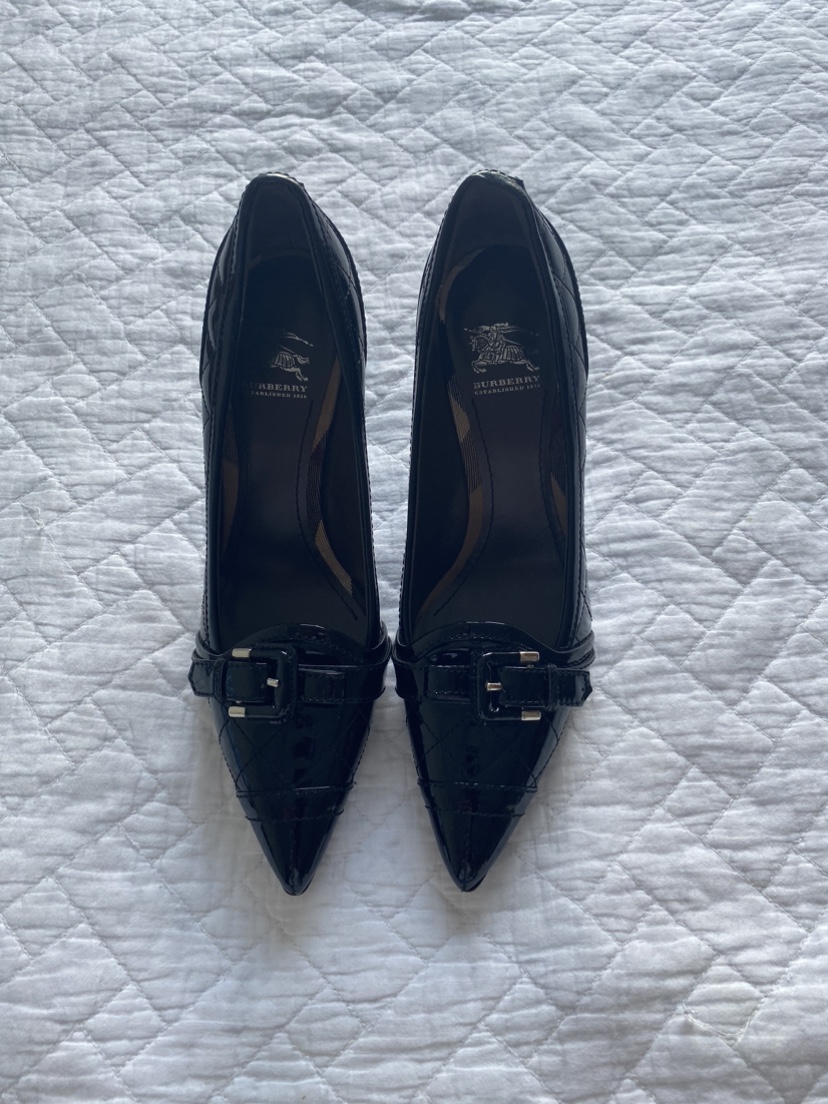 100% authentic Burberry leather shoes image indicator(3)