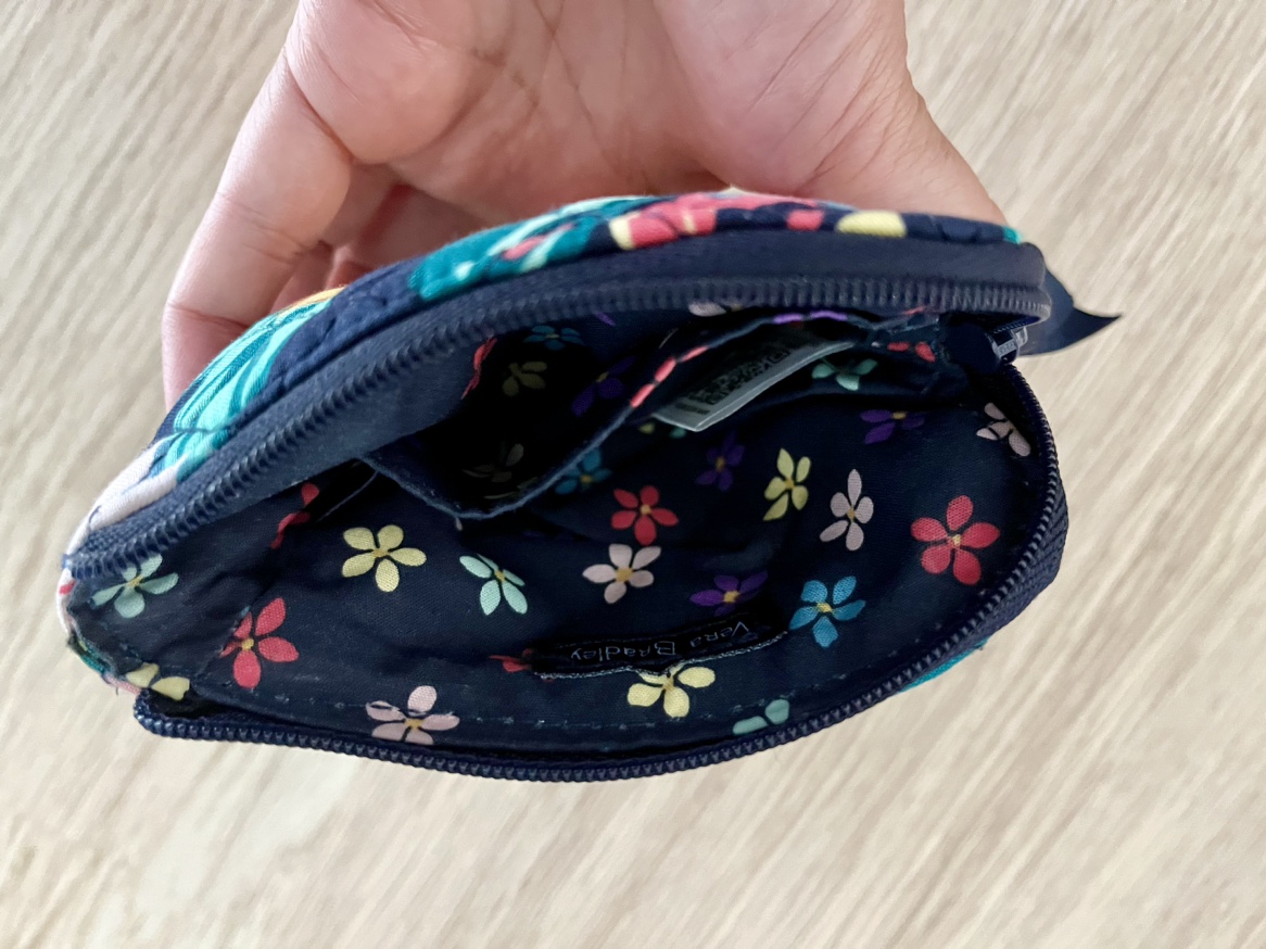 Vera Bradley coin purse image indicator(2)