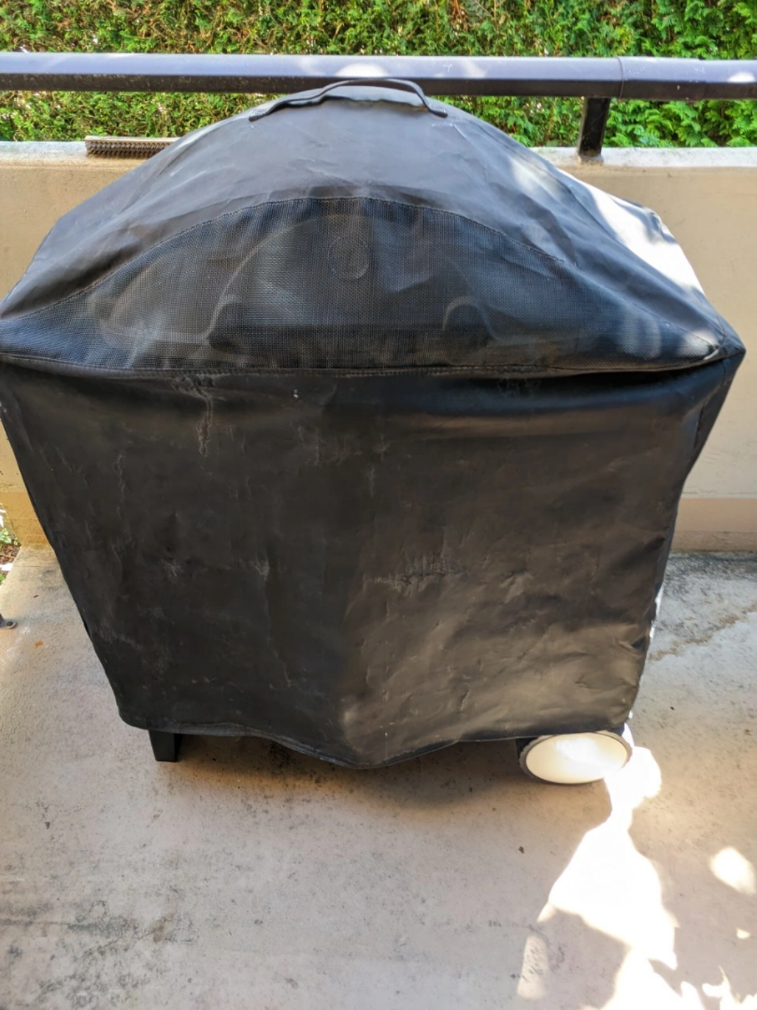 Reduced Large Weber BBQ 320 with Stand, Cover & Tank - photo 2