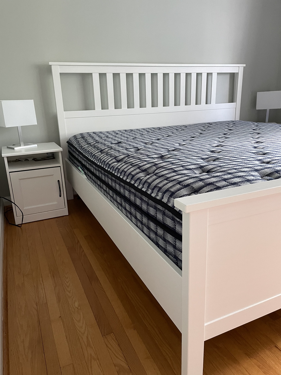 Moving Sale/ IKEA Hemnes King bed white + mattress image indicator(2)