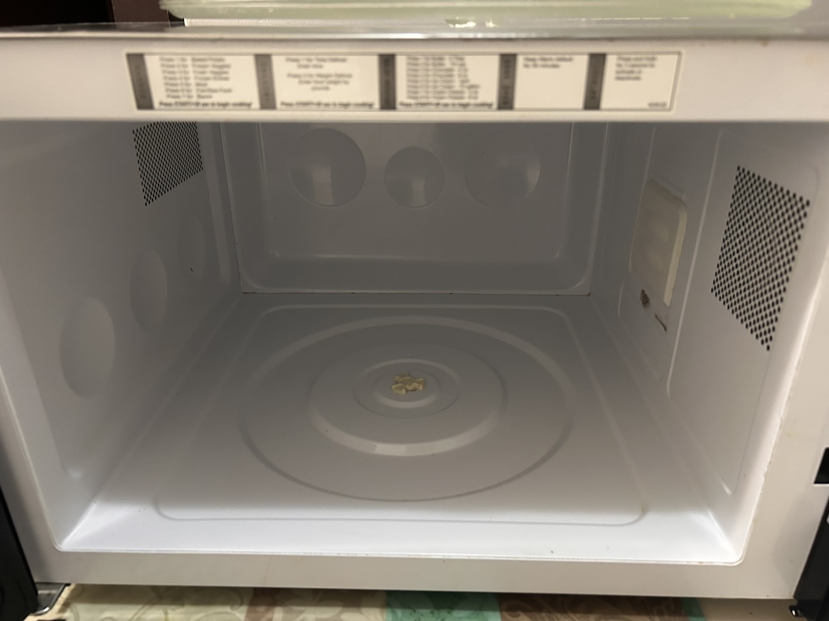 Frigidaire microwave - photo 2