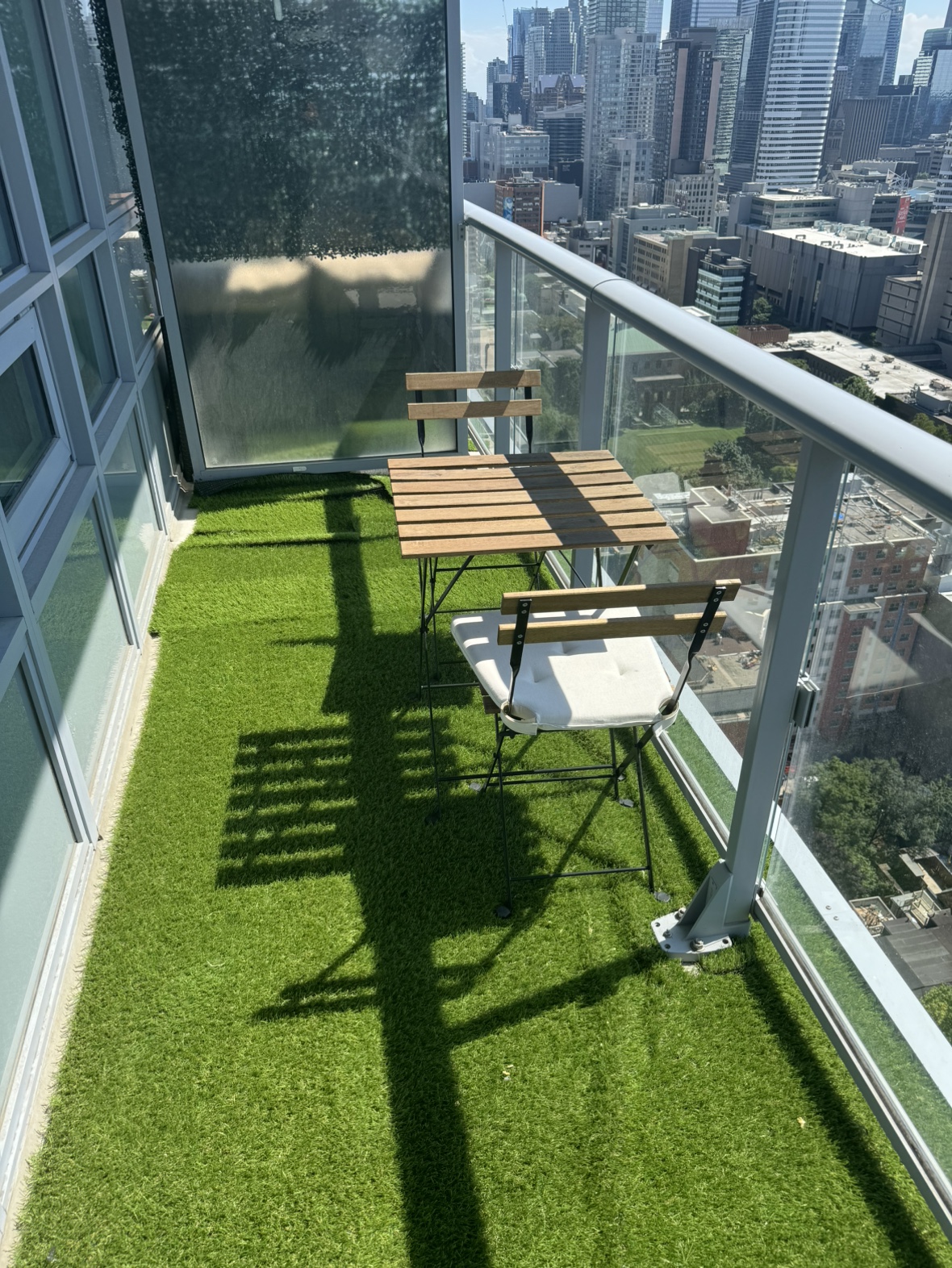 Patio furniture set + 2 free cushions image indicator(2)