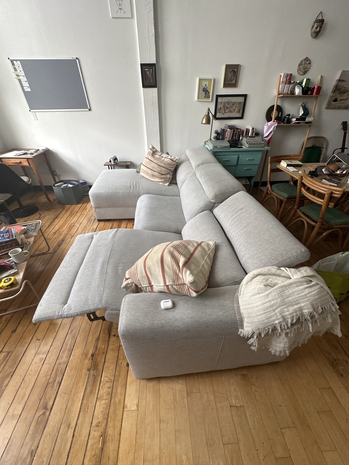L shaped sectional w/recliner - photo 2
