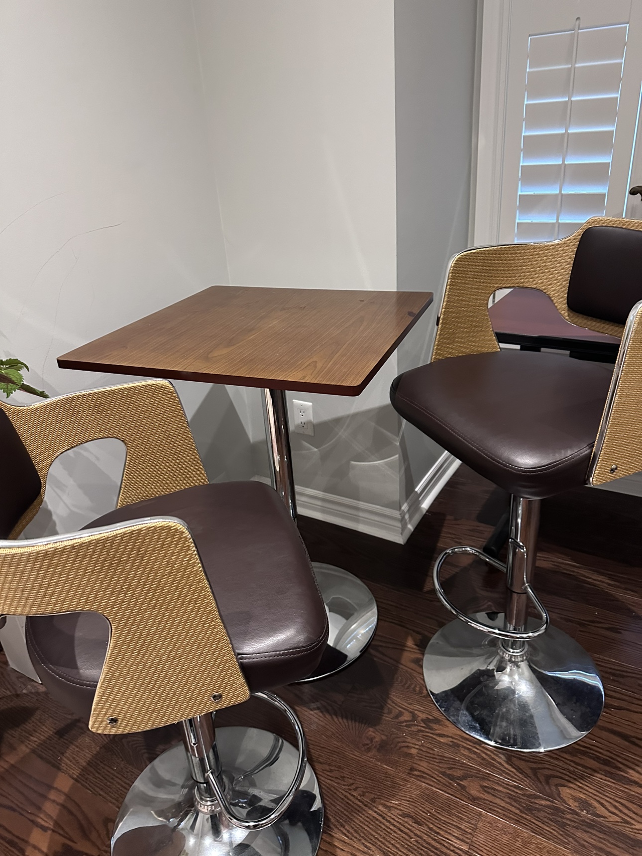 Table and 2 chairs - photo 4