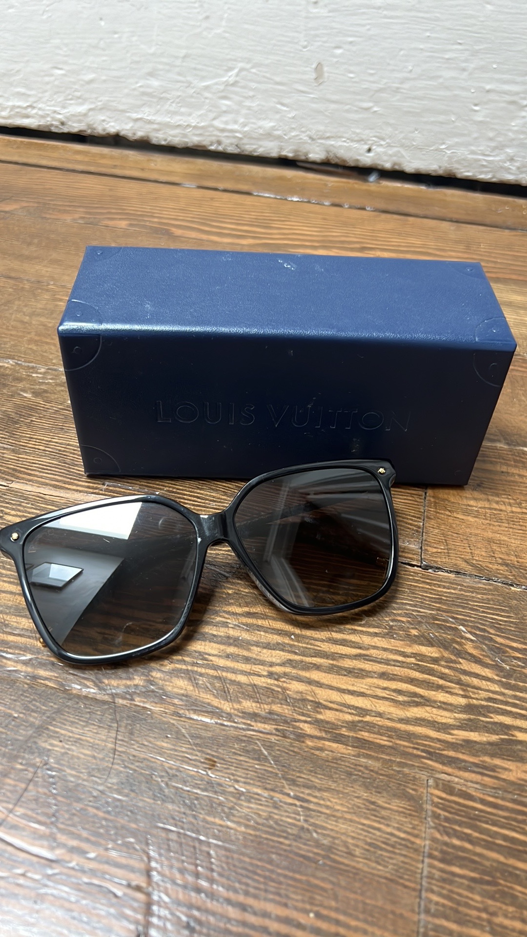 Louis Vuitton Sunglasses - photo 2