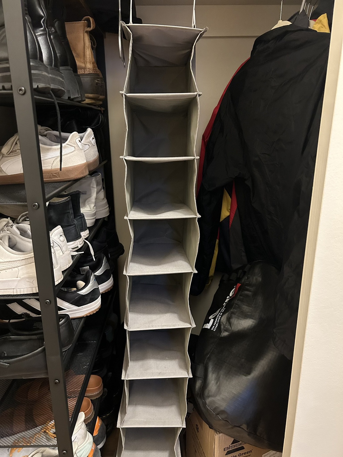Hanging shoe rack