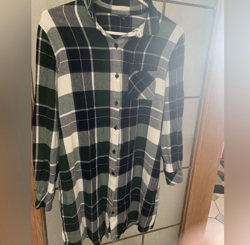 Icon by Simon’s Plaid Button Down