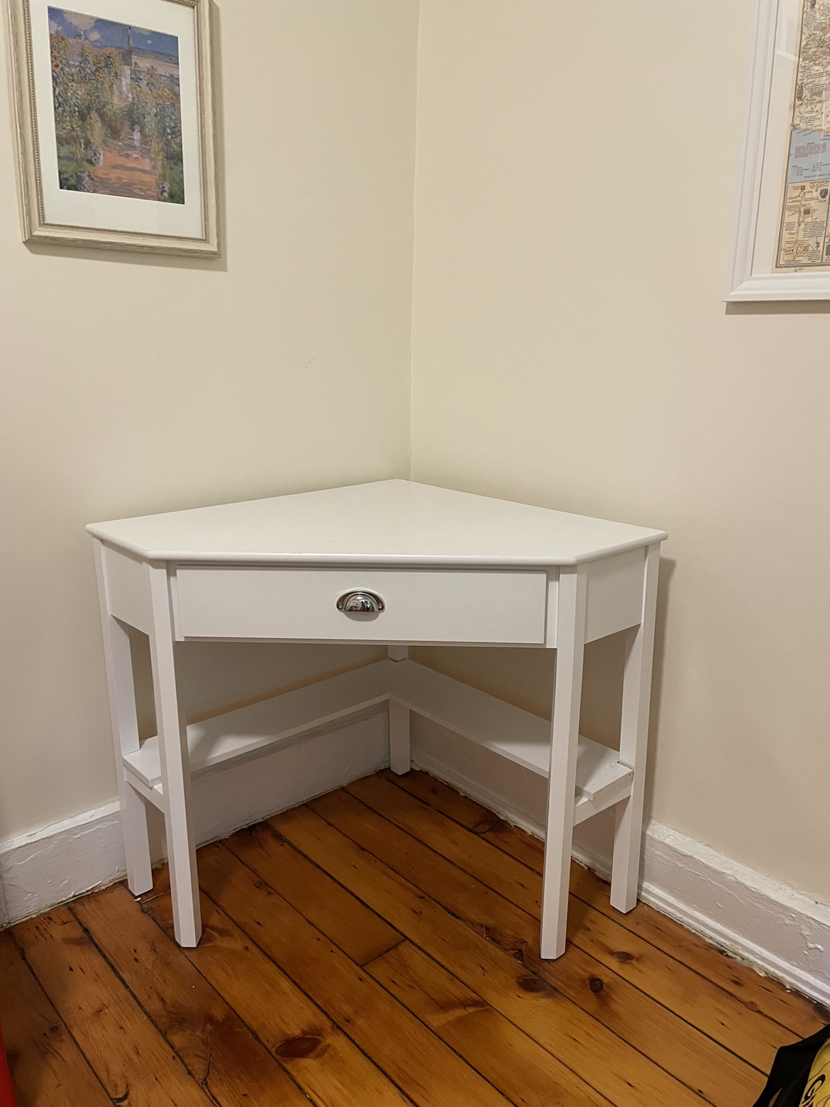 Corner desk