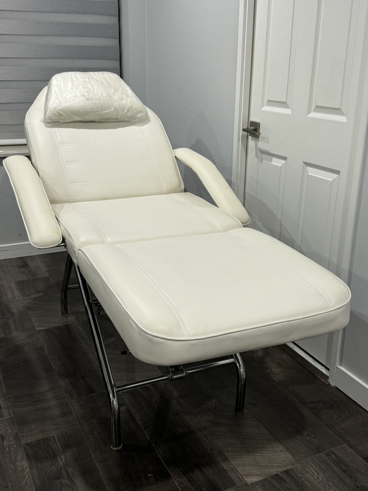 Spa bed, Steamer, rolling stool and towel warmer