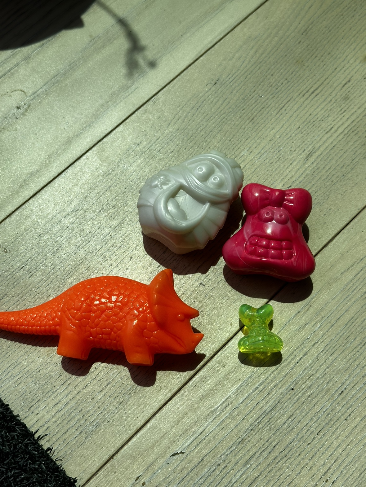 Free random toys thumbnail