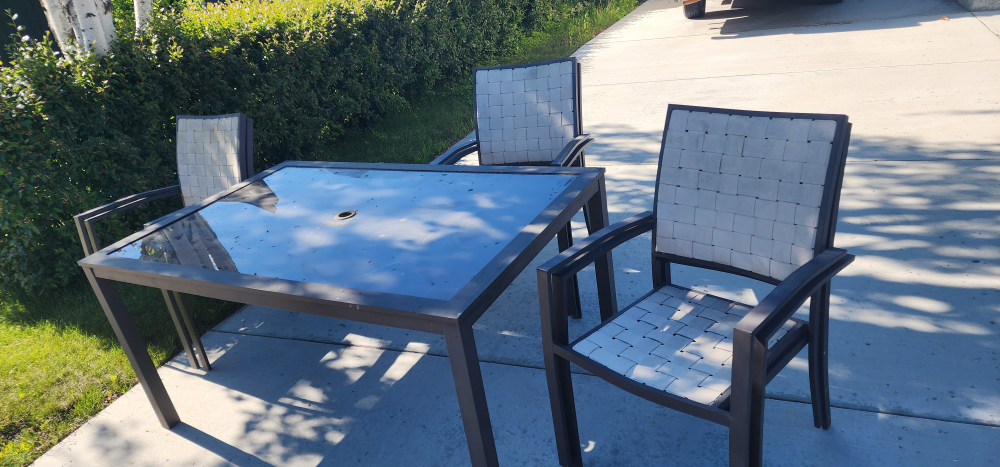 Outdoor Table & Chairs