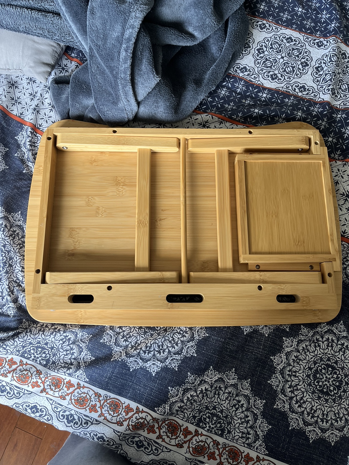 Laptop Table image indicator(3)