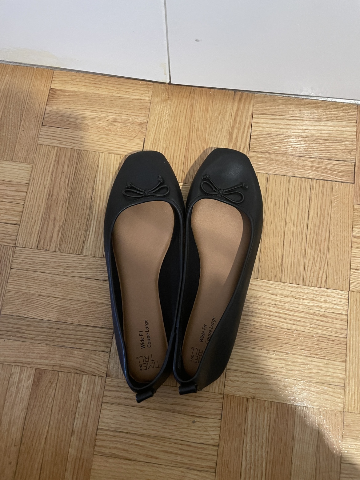 Wife fit flats #freecycle thumbnail