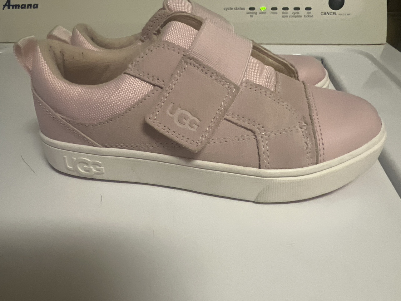 Uggs pink size 12 kids image indicator(3)