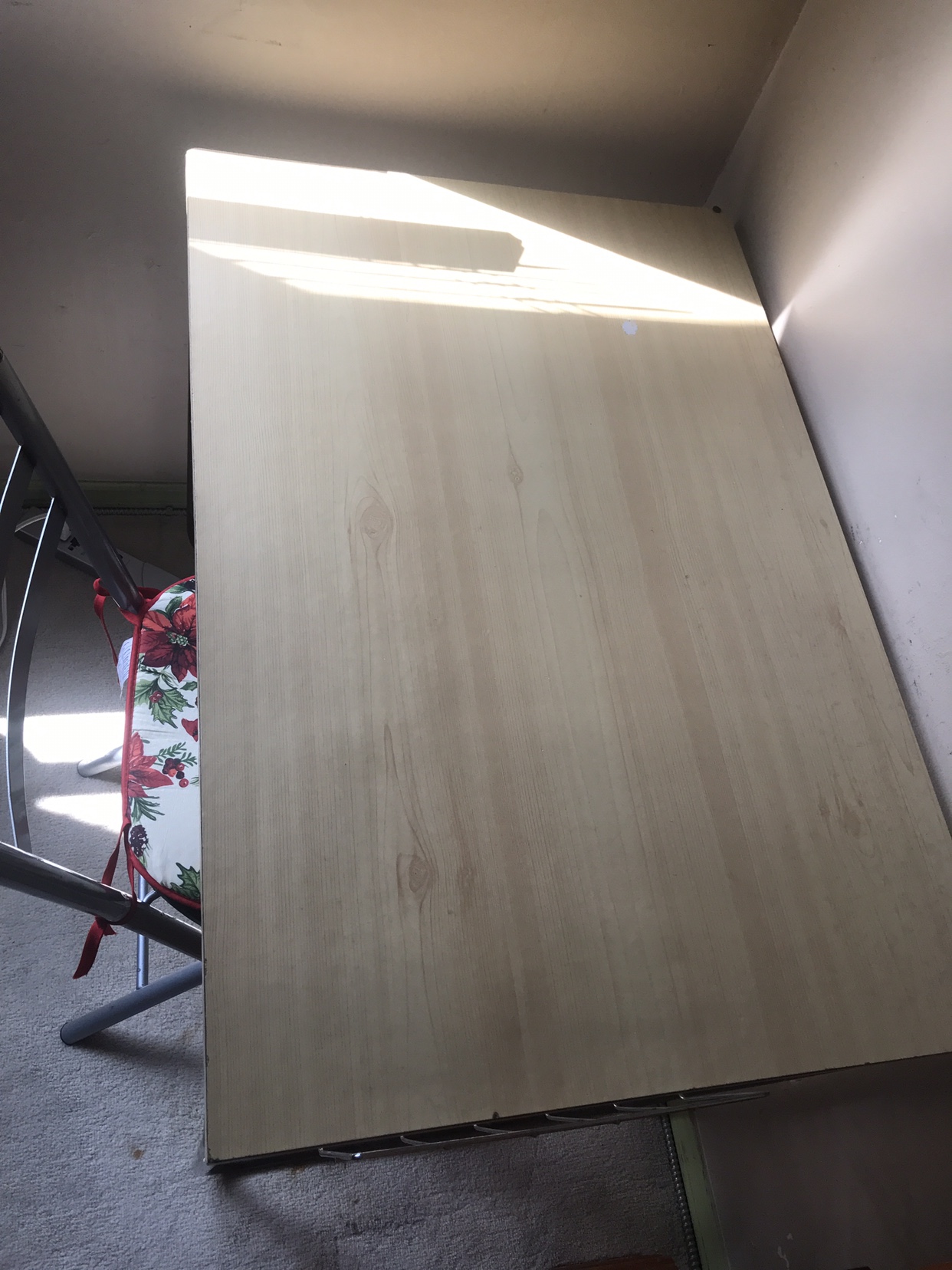 FREE Table - photo 2