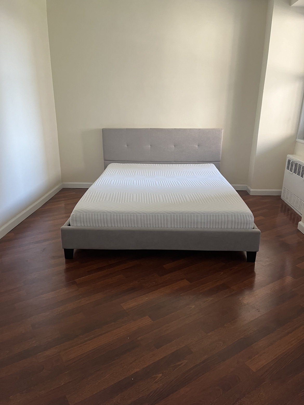 queen matress and bed