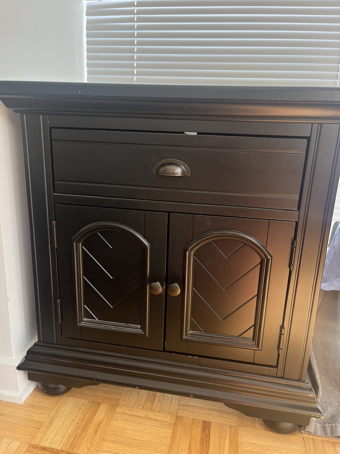 Bedside cabinet