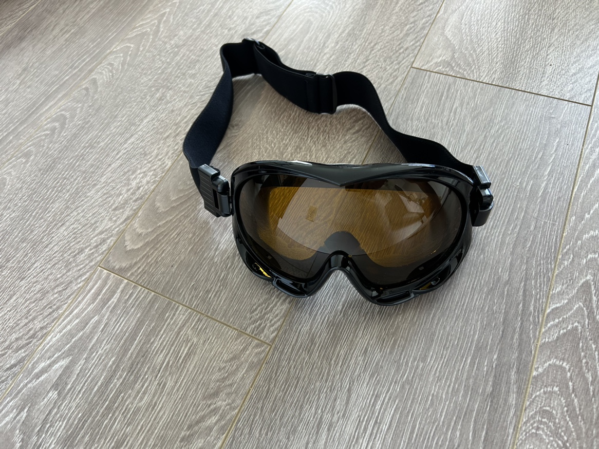 Ski/snowboard goggles