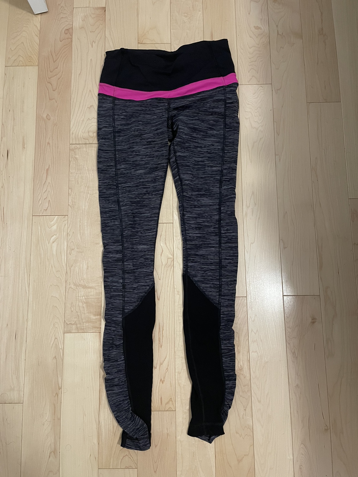 Lululemon women’s leggings - size 4 thumbnail