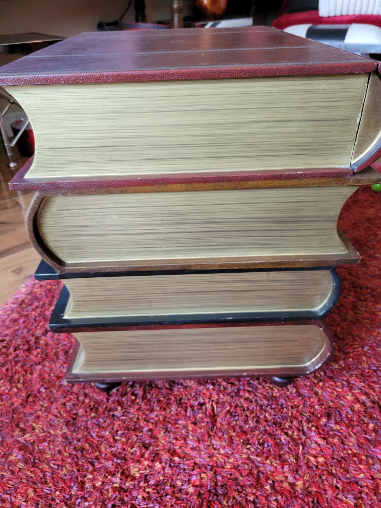 Handsome Trompe L'oeil Stack of Books Accent Side Table image indicator(8)