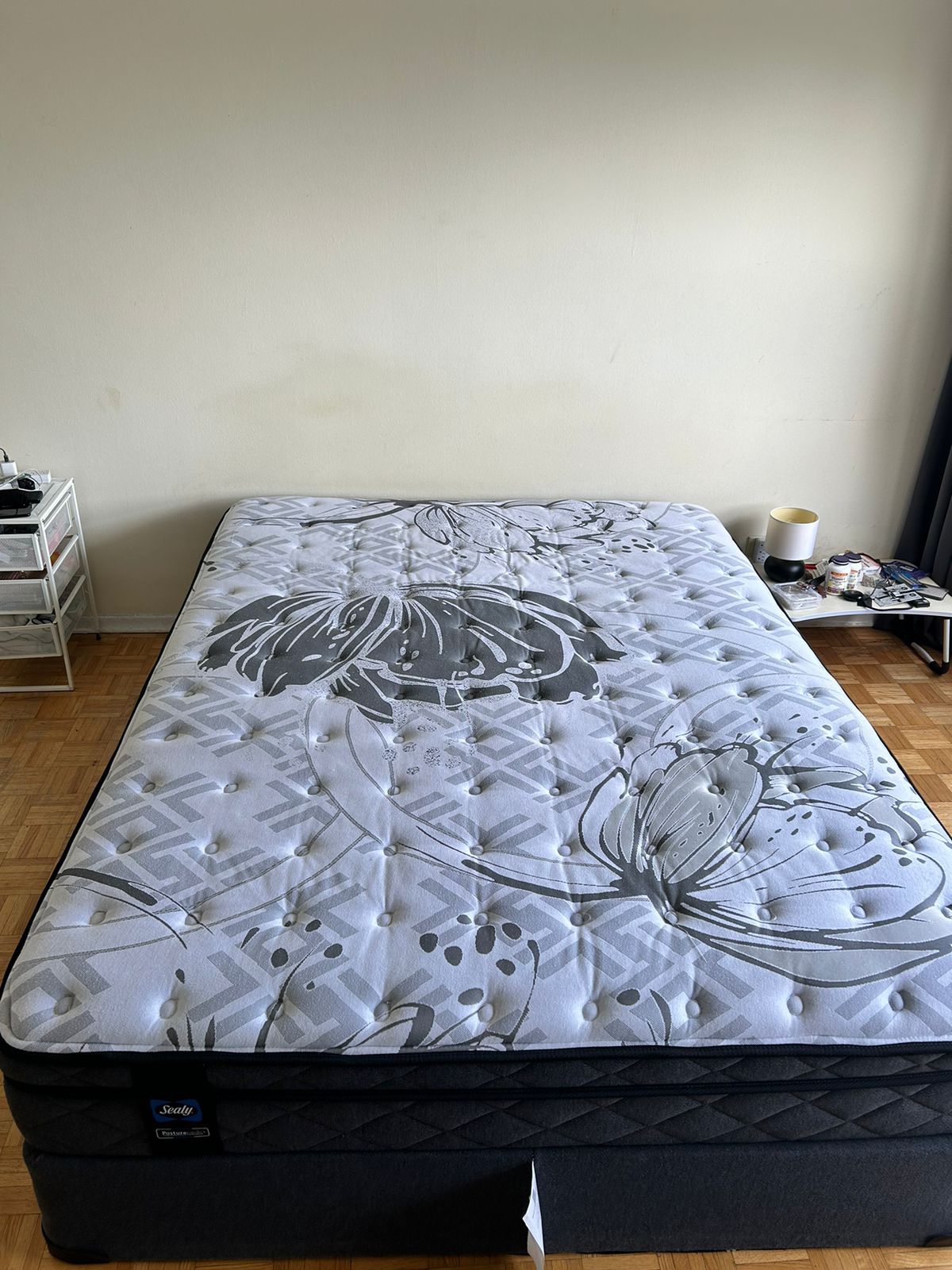 Sealy Queen Mattress - photo 2