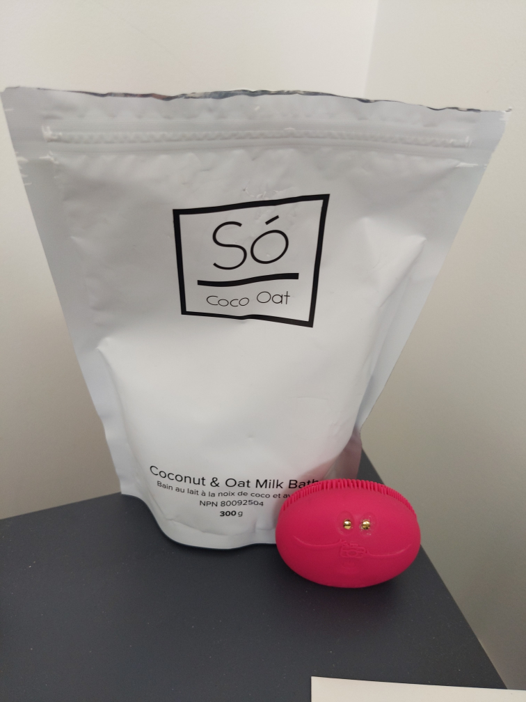 #freecycle Half Bag of So Luxury Coconut & Oat Bath & Mini Foreo thumbnail
