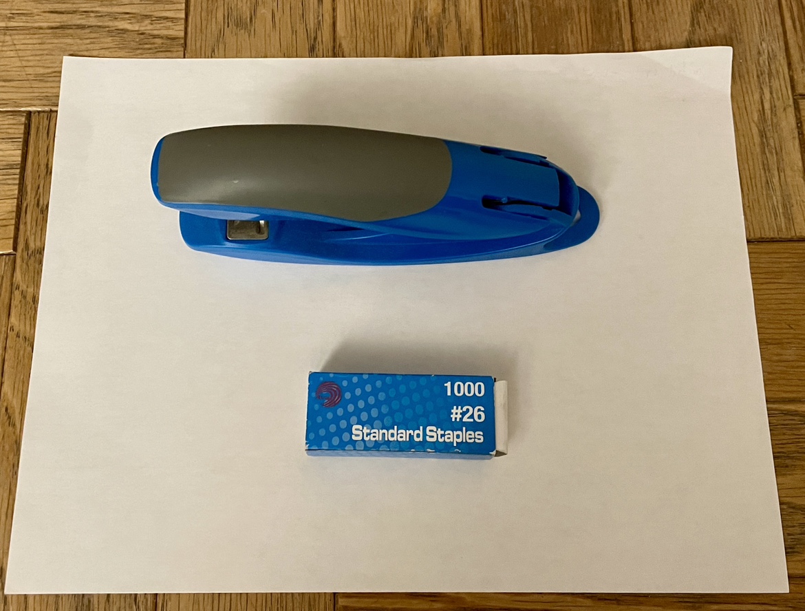Miscellaneous (Whiteboard, Stapler, Post-its) - photo 2