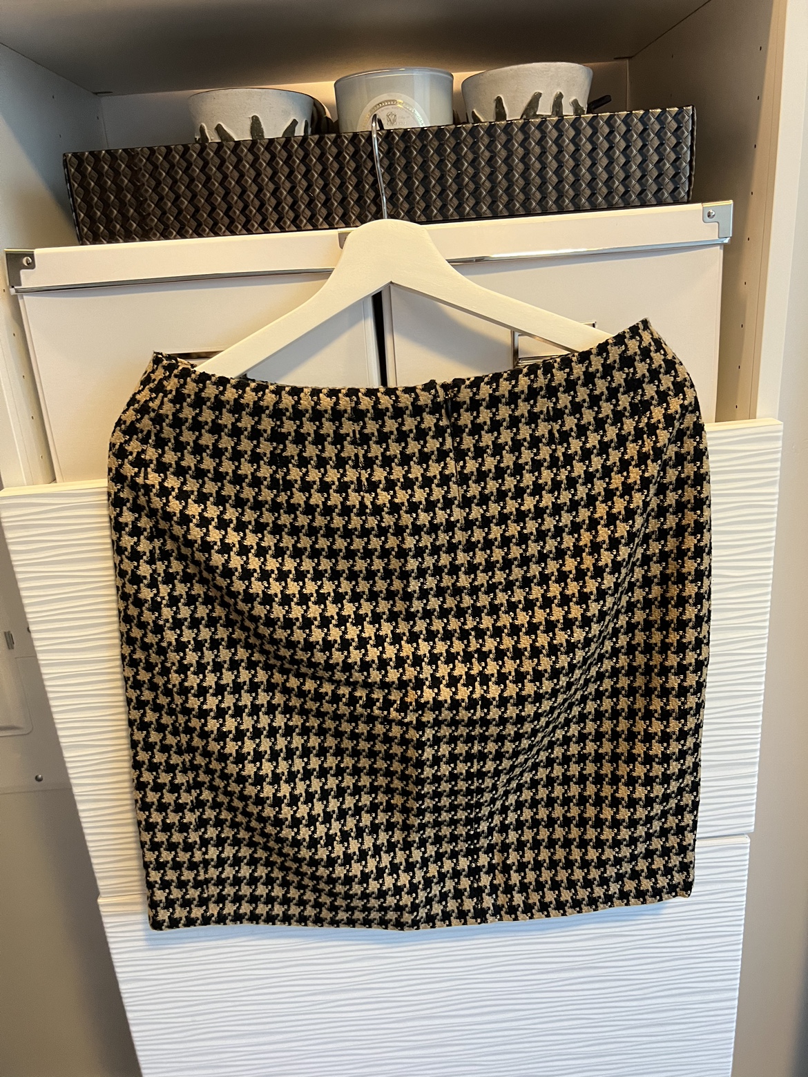 🎉 Beige & Black Houndstooth Skirt image indicator(2)