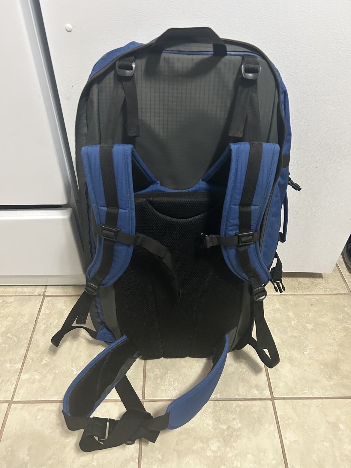 Hiking backpack - photo 2