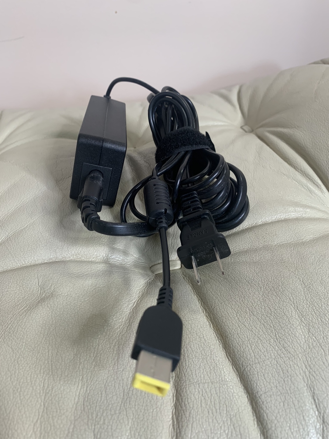 LENOVO - AC adaptor 65W - photo 4
