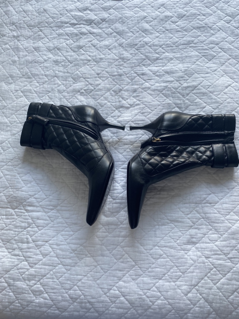 100% authentic Burberry leather boots image indicator(3)