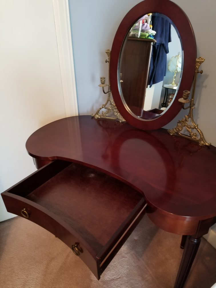 Pier1 Vanity with tapestry stool - photo 3