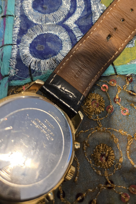 GUESS black watch image indicator(3)