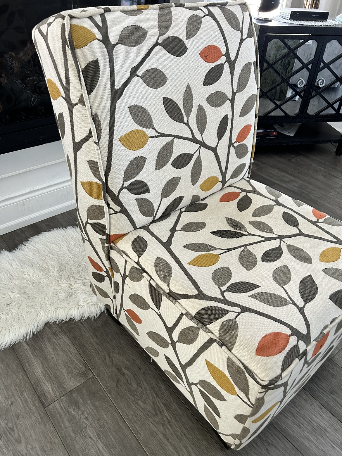 Accent chair thumbnail