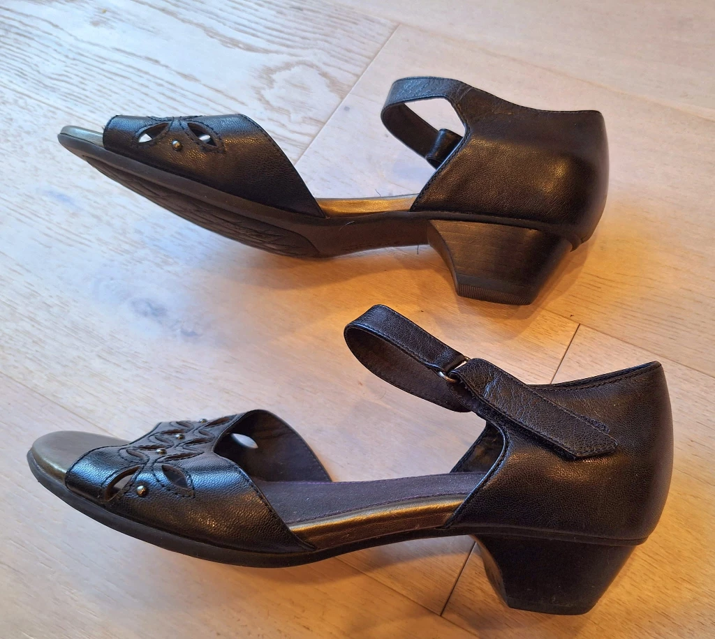 Aravon Leather Sandals image indicator(3)