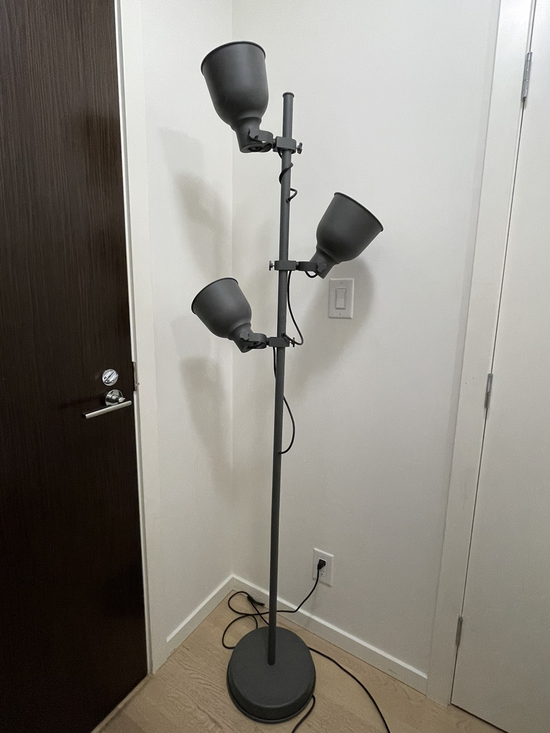 IKEA HEKTAR Floor lamp with 3-spotlights image indicator(2)