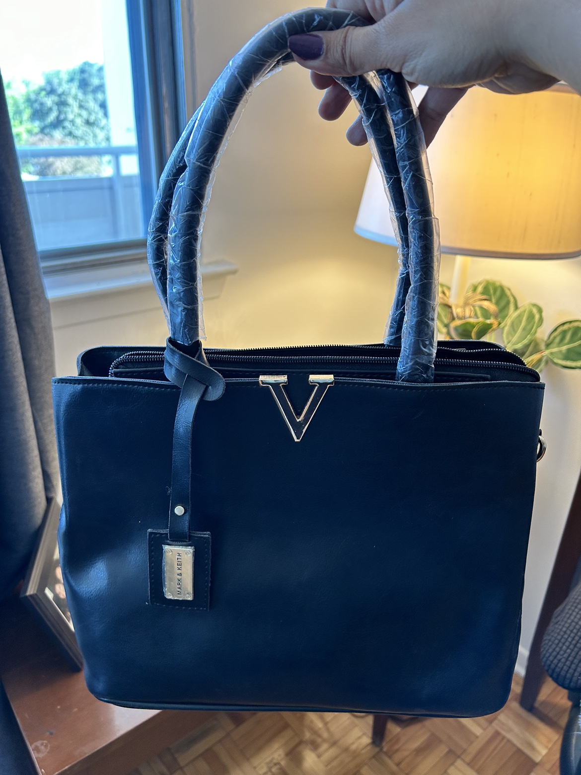 Medium size bag- never used! thumbnail