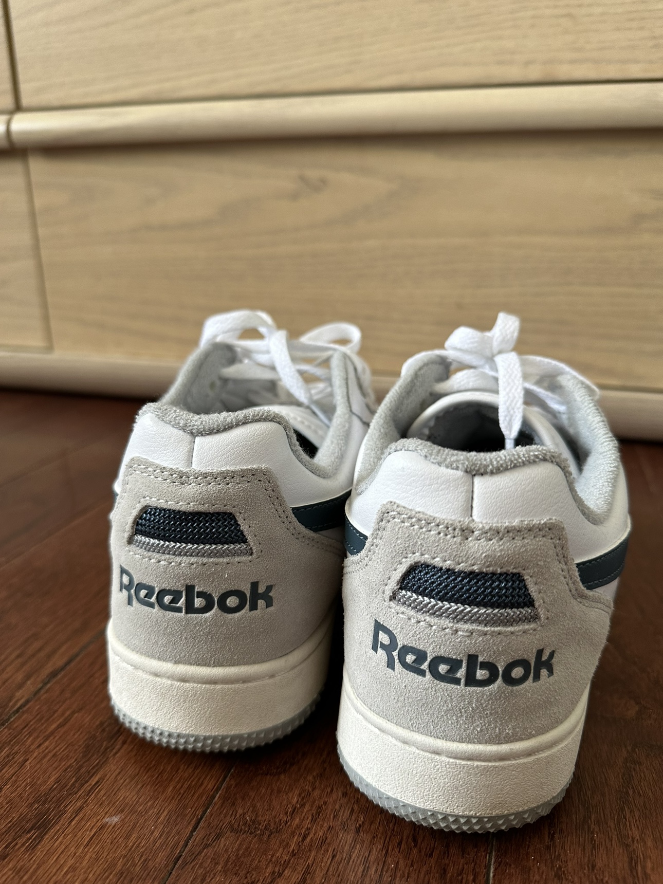 Reebok Shoes image indicator(3)