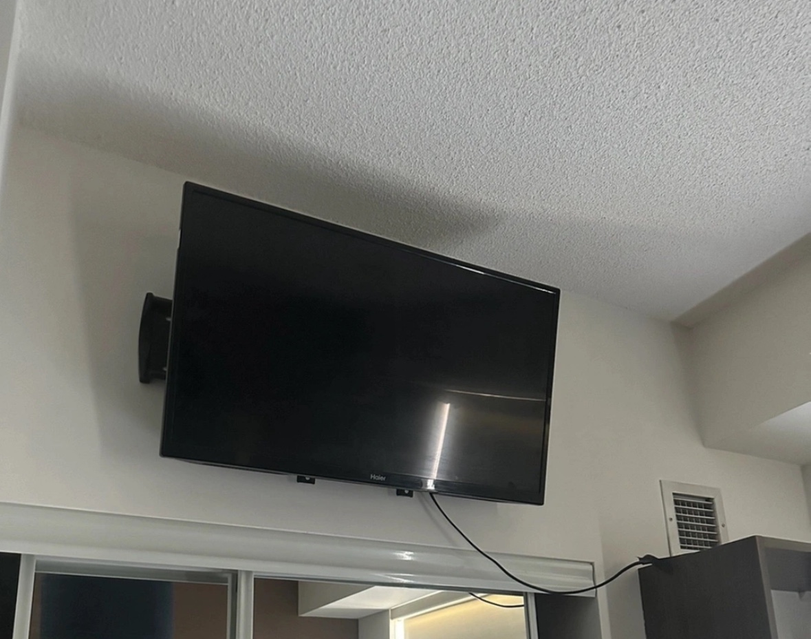 HDTV Haier 32” - Remote & Wall Mount - photo 3