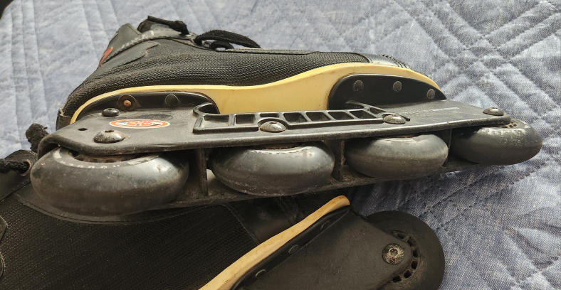 Roller blades jr size 6 = ladies 8 - photo 4