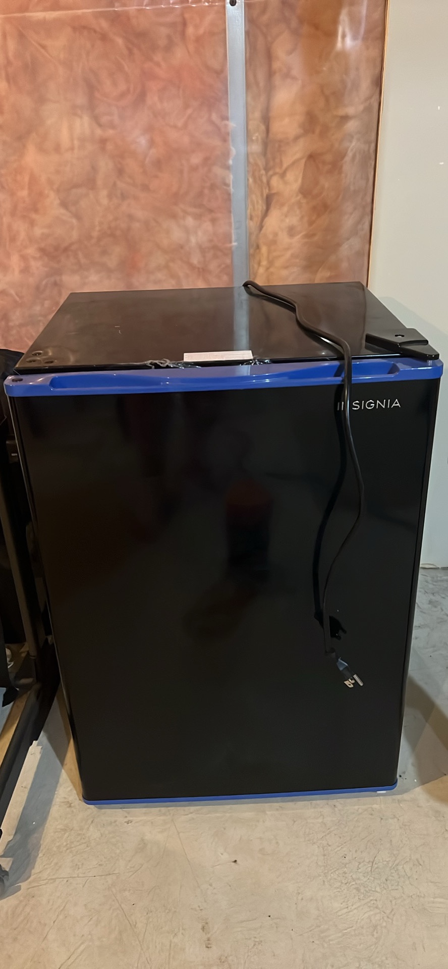 Mini fridge