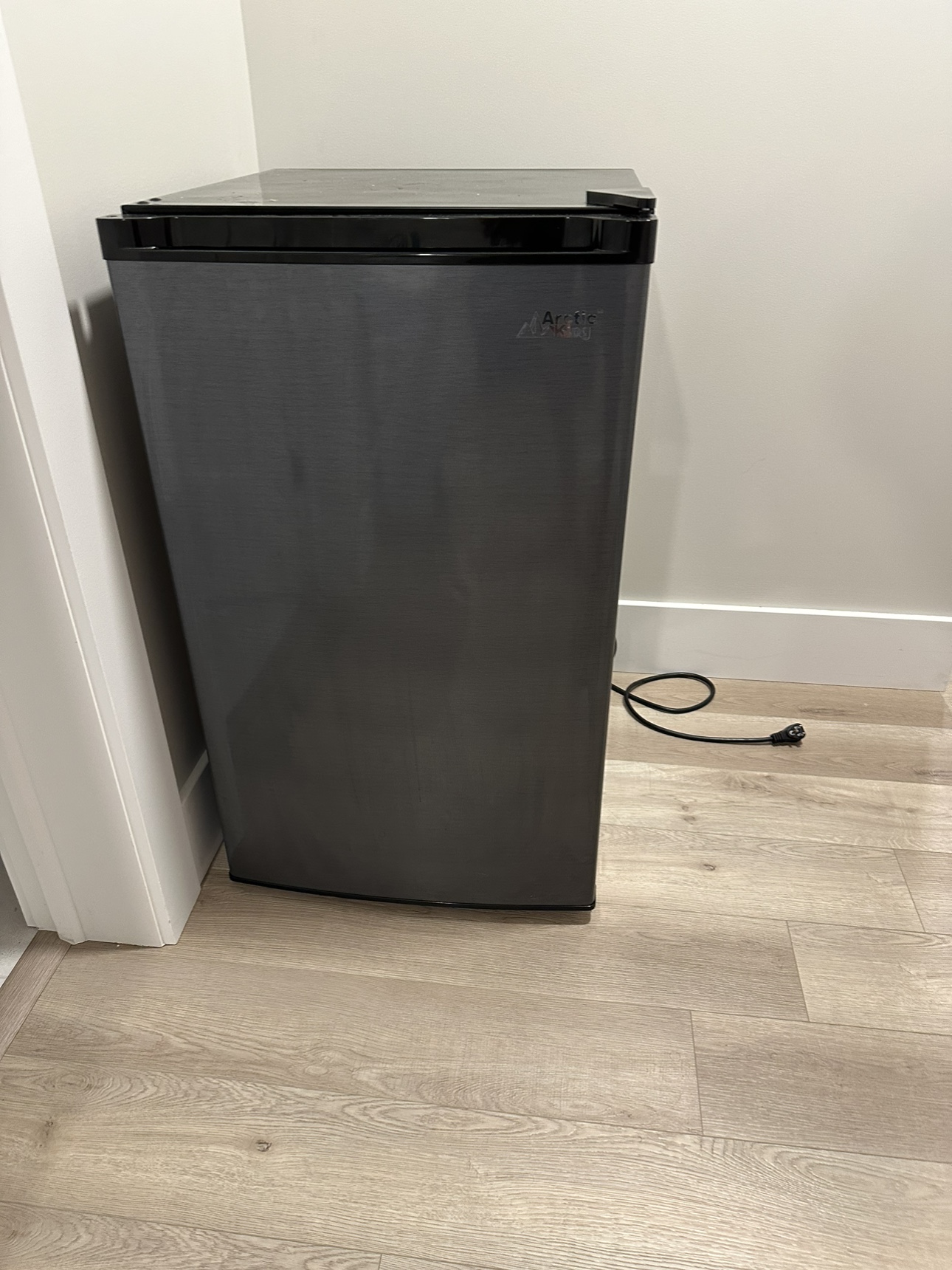 Arctica Mini Fridge 4.4 cu One-door compact