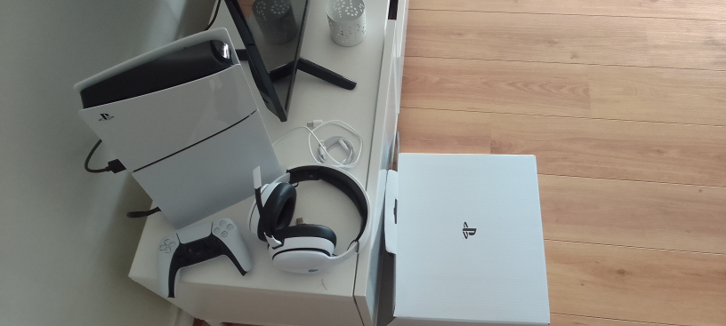PS5 digital slim with original box.. with headset. - photo 2